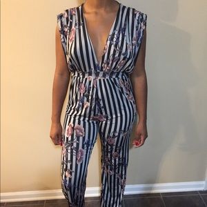 SOLD!! Women’s one piece jumper...Size S